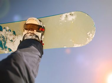Snowboard deska in čevlji